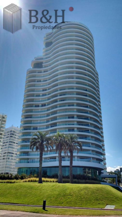 Apartamento ID.5426 - Alquiler temporario de apartamento en torre Premiun sobre playa Mansa de tres dormitorios