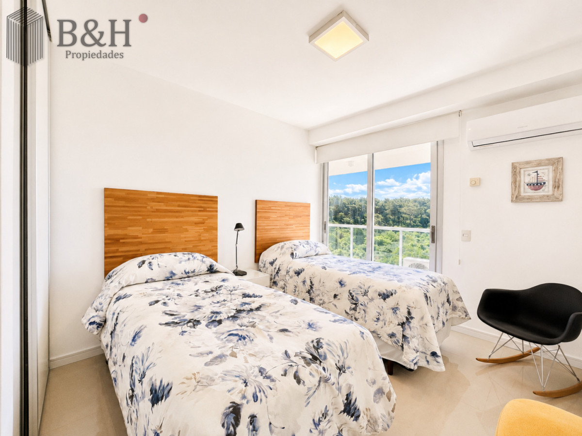 Apartamento ID.7890 - Penthouse de 3 Dormitorios con Barbacoa en Primera Línea del Mar, Playa Brava Punta del Este