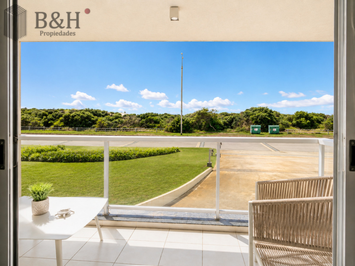 Apartamento ID.7480 - Apartamento de 3 Dormitorios en Primera Línea del Mar, Playa Brava Punta del Este
