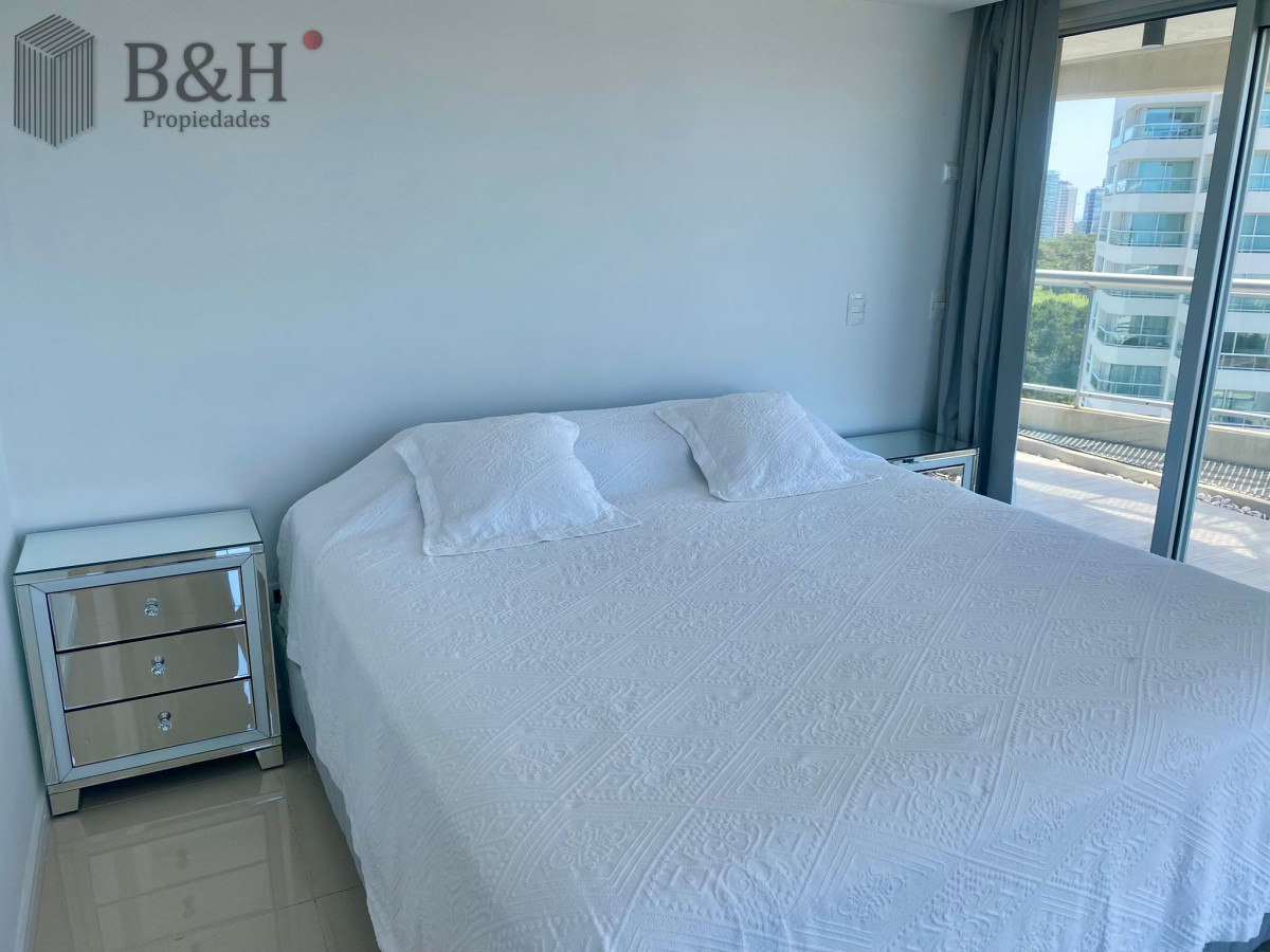 Apartamento ID.5766 - Moderno Departamento de 3 Dormitorios con Parrillero y vista al Mar en Playa Brava