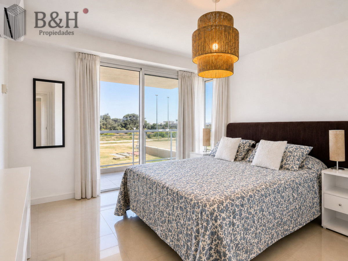 Apartamento ID.7480 - Apartamento de 3 Dormitorios en Primera Línea del Mar, Playa Brava Punta del Este