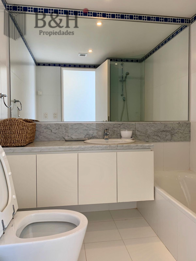 Apartamento ID.1233 - Venta y alquiler de departamento esquinero de tres dormitorios mas dependencia de servicio, Torre LE PARC, playa Brava. Punta del Este