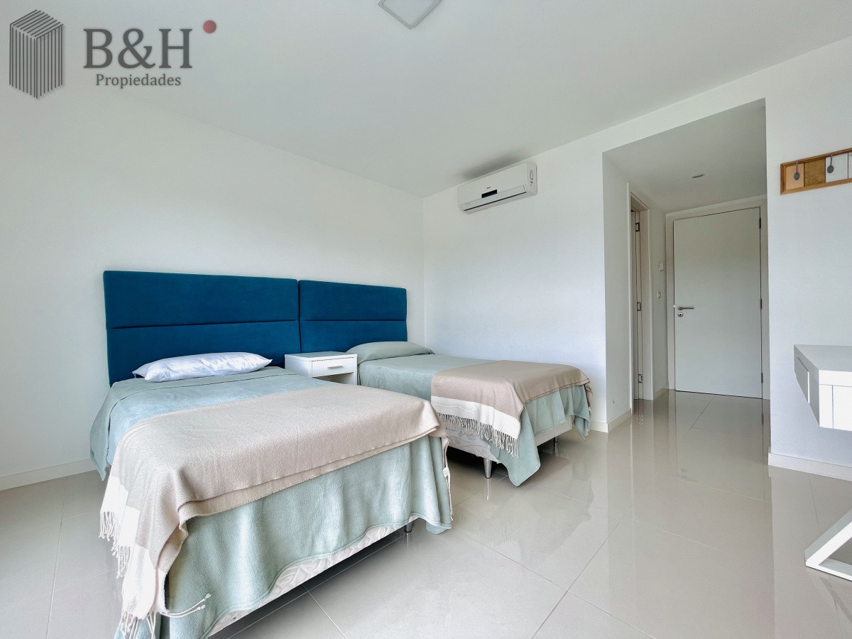 Apartamento ID.350 - Apartamento de 3 Dormitorios y Parrillero Frente al Mar, Playa Mansa