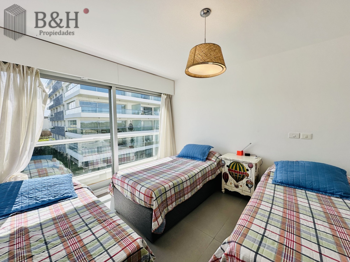 Apartamento ID.3421 - Alquiler temporario de Apartamento de 2 Dormitorios en edificio Silente Playa Brava