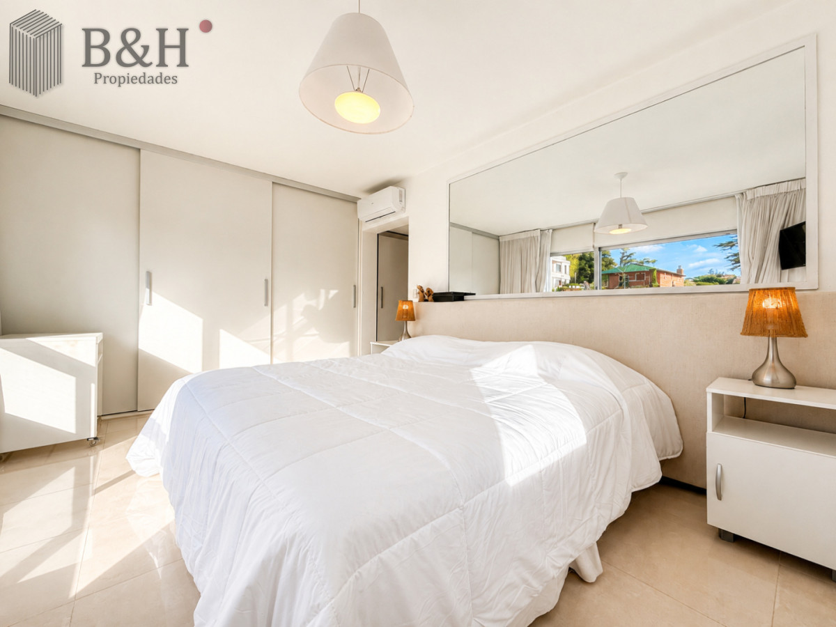 Apartamento ID.6544 - Venta de apartamento de 3 dormitorios sobre primera fila de Playa Brava, Punta del Este