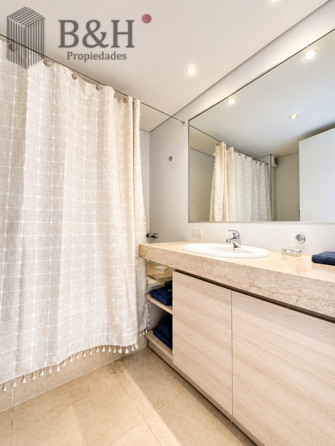 Apartamento ID.6544 - Venta de apartamento de 3 dormitorios sobre primera fila de Playa Brava, Punta del Este