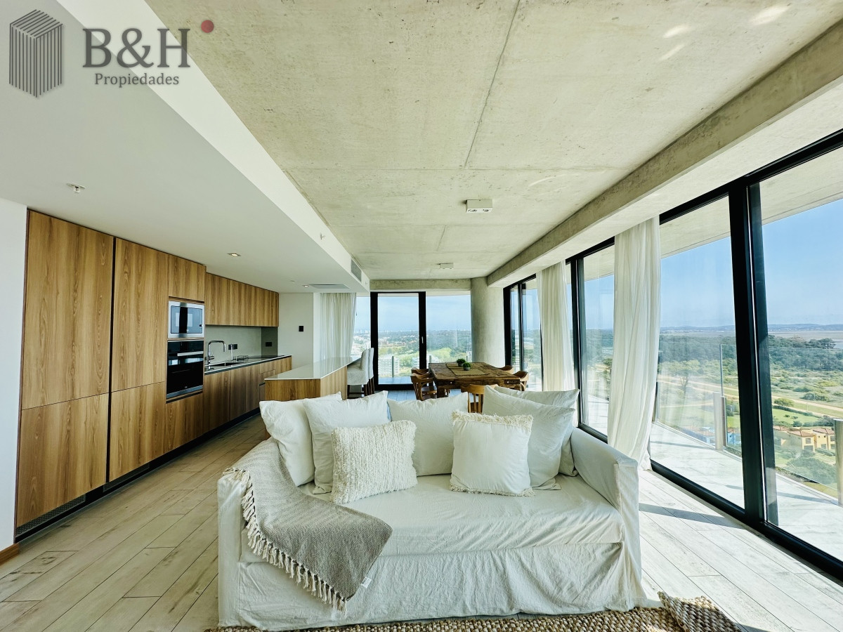 Apartamento ID.2283 - Venta de Apartamento de 1 Dormitorio en suite piso alto de Torre Surfside Village, Punta del Este