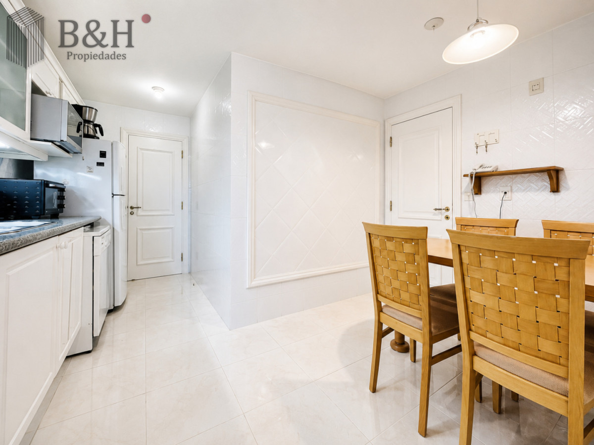 Apartamento ID.2030 - Apartamento de 3 Dormitorios sobre Playa Mansa, en Venta y Alquiler