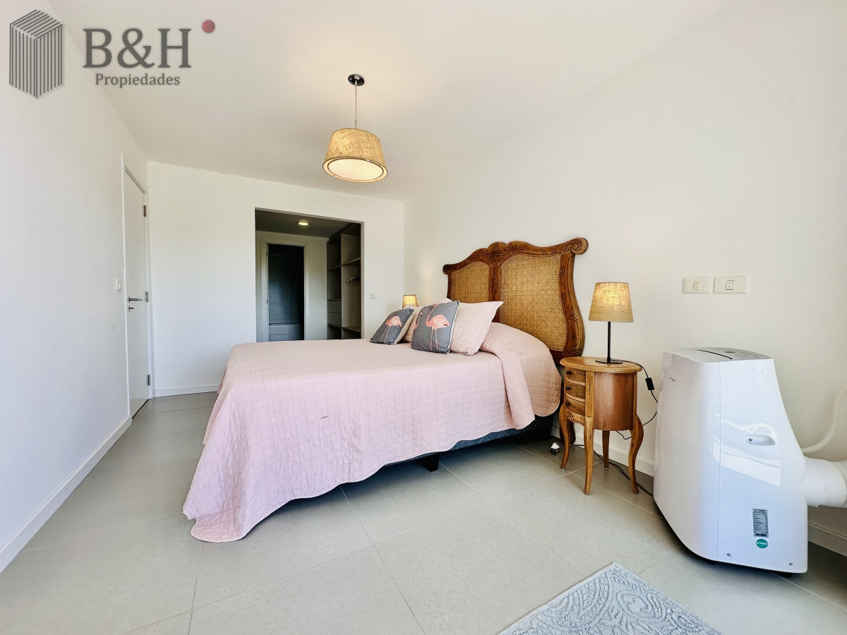 Apartamento ID.3421 - Alquiler temporario de Apartamento de 2 Dormitorios en edificio Silente Playa Brava