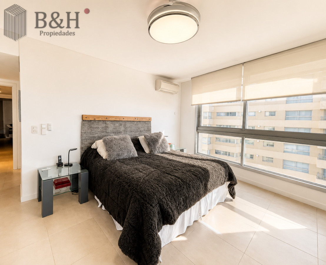 Apartamento ID.1233 - Venta y alquiler de departamento esquinero de tres dormitorios mas dependencia de servicio, Torre LE PARC, playa Brava. Punta del Este
