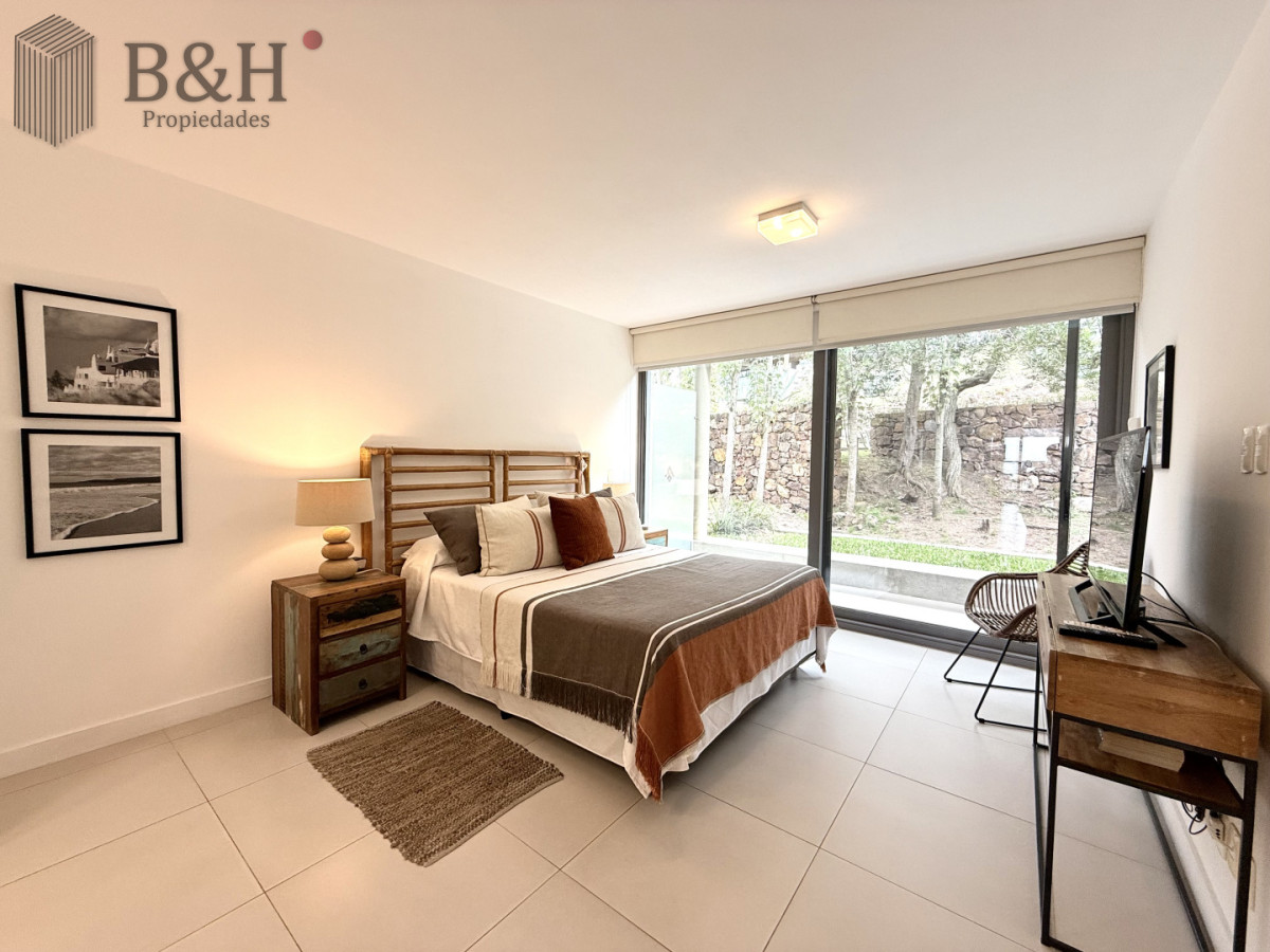Apartamento ID.7065 - Venta de hermoso departamento de 2 dormitorios más parrillero en Punta Ballena 