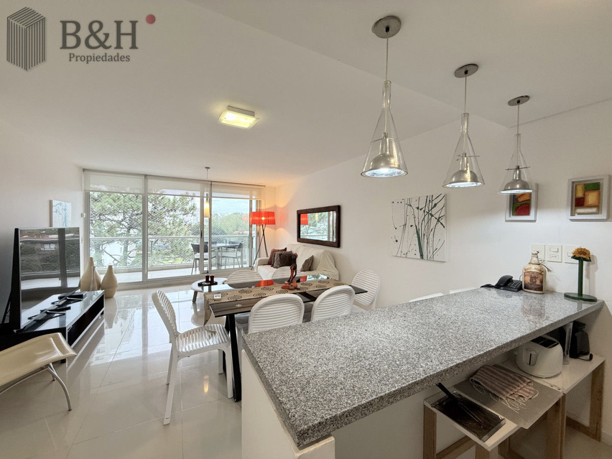 Apartamento ID.6866 - Alquiler Anual Moderno Apartamento de 2 Dormitorios, Roosevelt cerca de Playa Brava