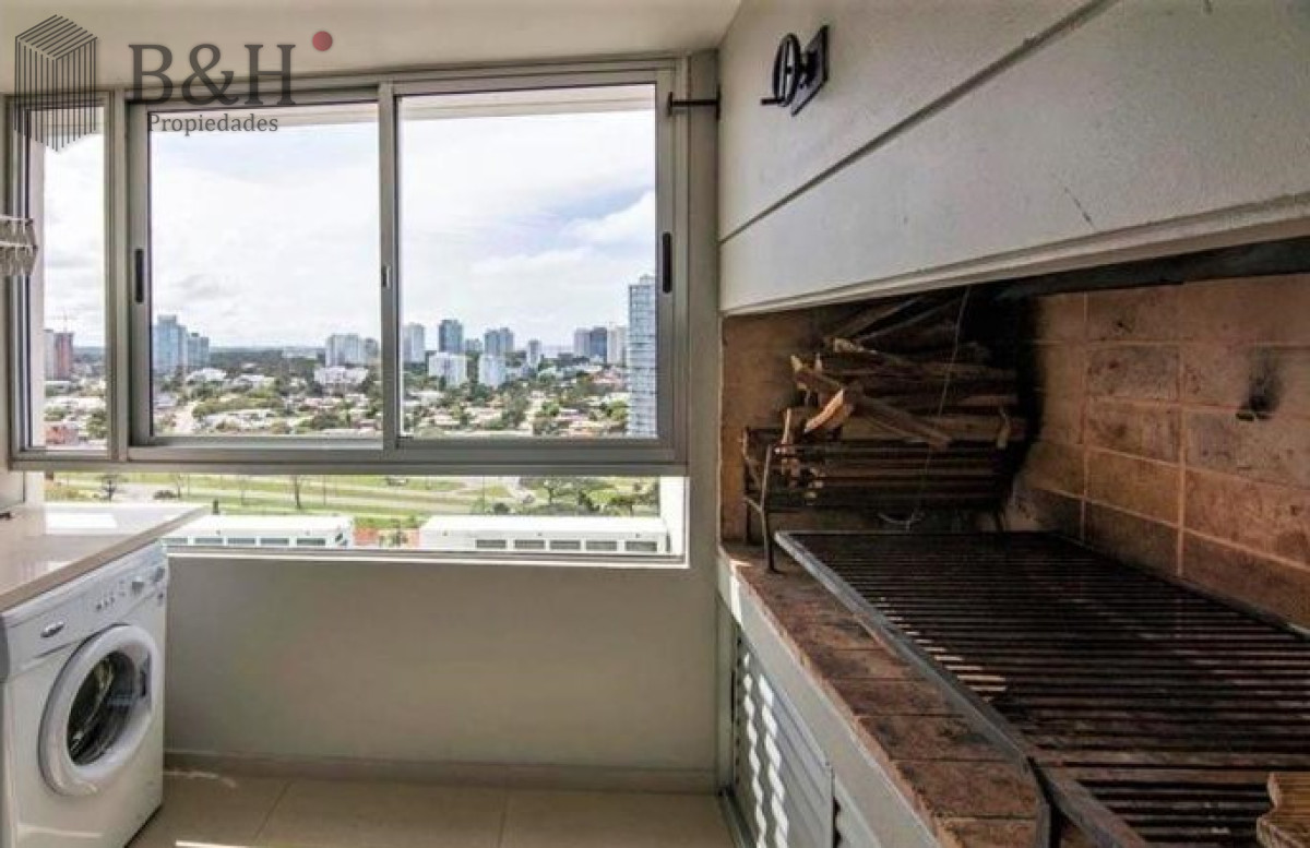 Apartamento ID.654 - Venta de Excelente Apartamento de 3 Dormitorios con Vista al Mar, Playa Mansa, Punta del Este