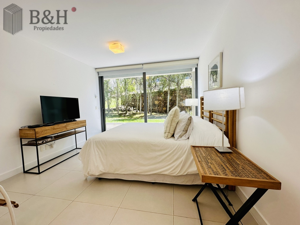 Apartamento ID.6877 - Venta y Alquiler temporario de apartamento moderno de dos dormitorios con parrillero en Punta Ballena