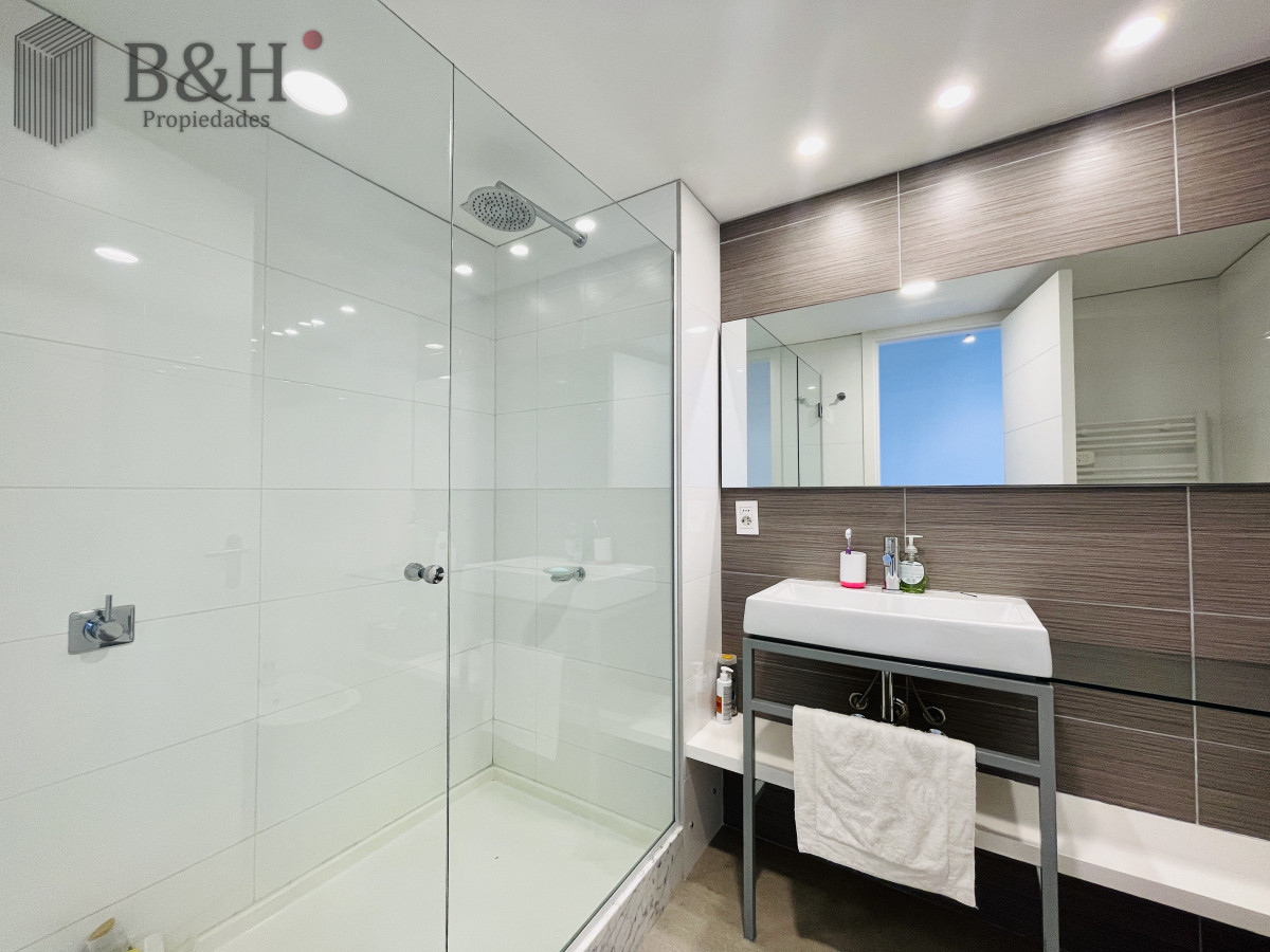 Apartamento ID.4465 -  Exclusivo Penthouse de 3 Dormitorios con Vistas panorámicas a Playa Brava, en Venta