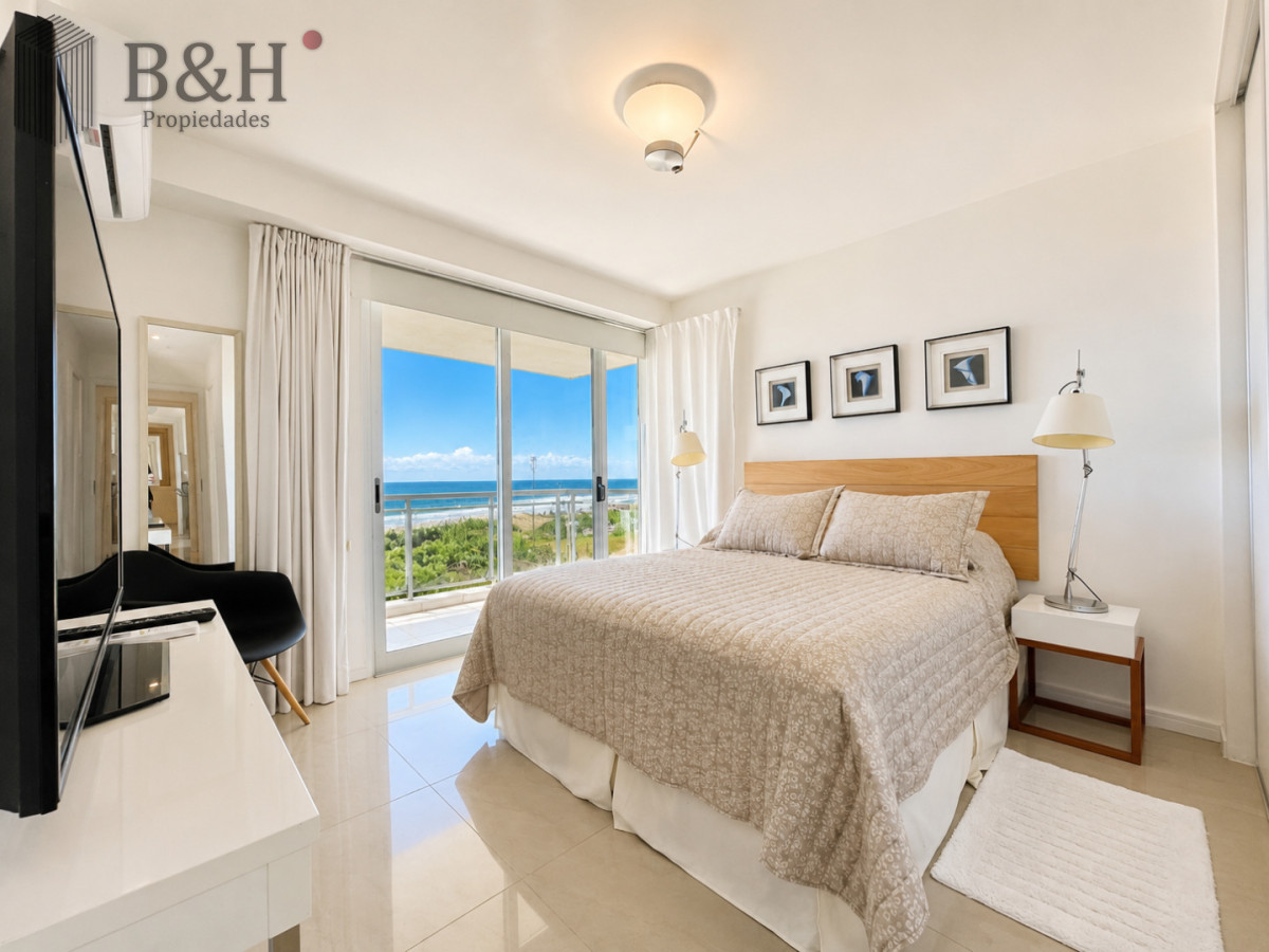 Apartamento ID.7890 - Penthouse de 3 Dormitorios con Barbacoa en Primera Línea del Mar, Playa Brava Punta del Este