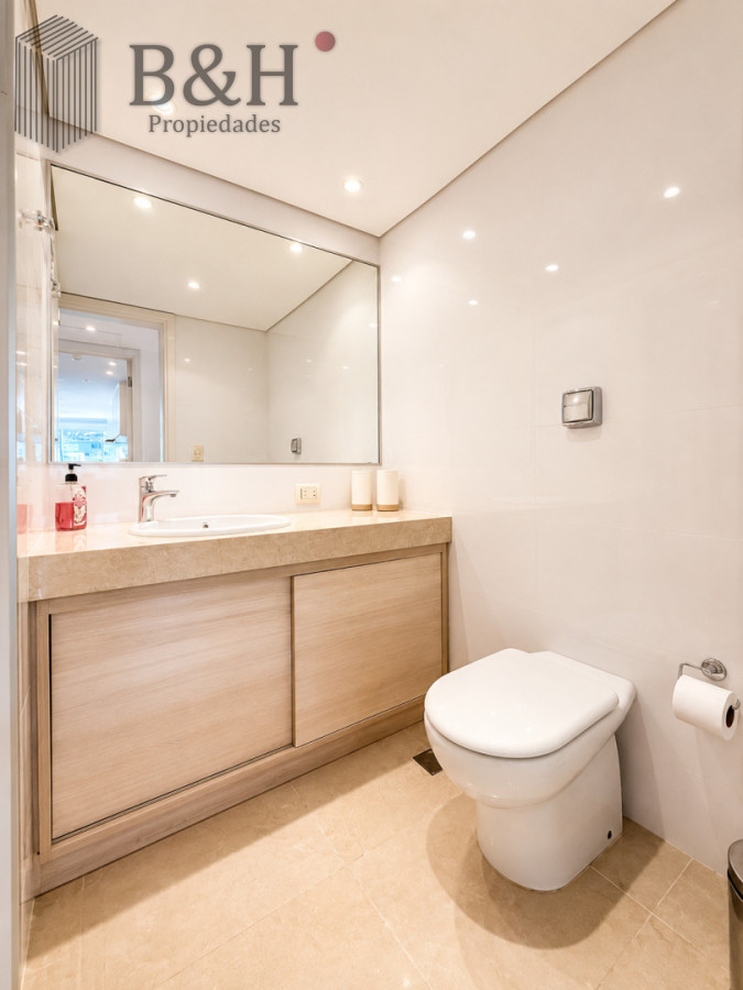 Apartamento ID.6544 - Venta de apartamento de 3 dormitorios sobre primera fila de Playa Brava, Punta del Este