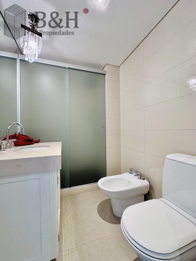 Apartamento ID.4496 - Lujoso Penthouse de 4 Dormitorios con Vista al Mar sobre Playa Mansa, Punta del Este