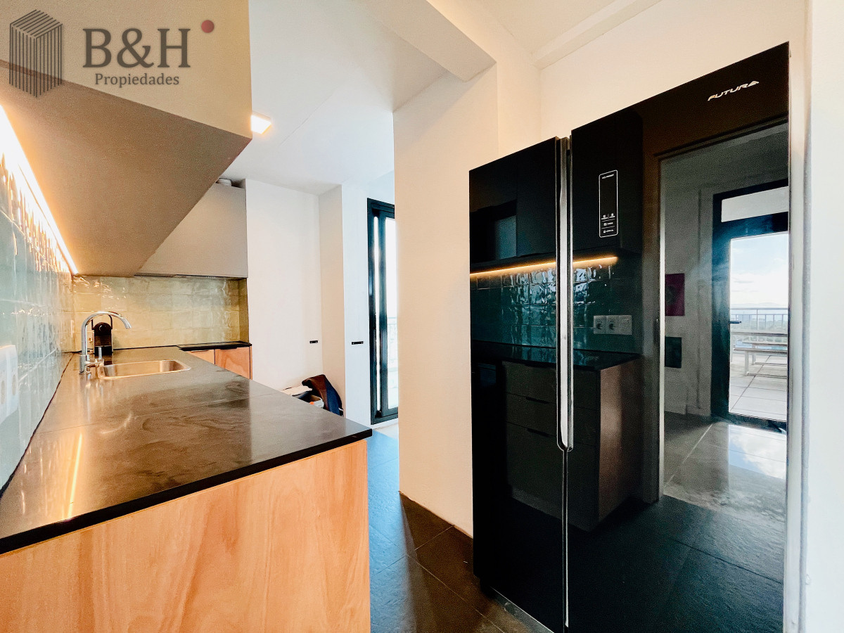 Apartamento ID.4465 -  Exclusivo Penthouse de 3 Dormitorios con Vistas panorámicas a Playa Brava, en Venta