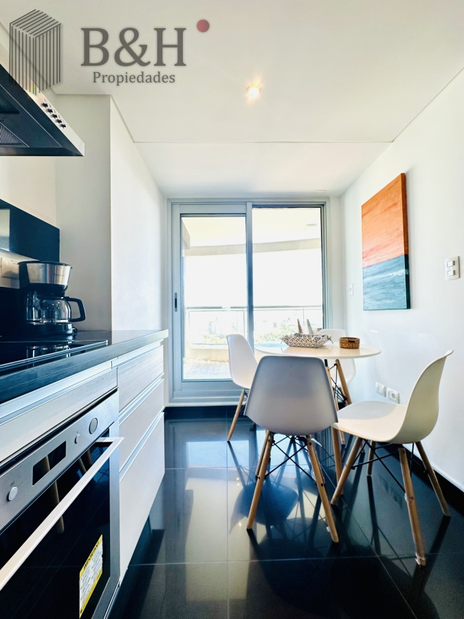 Apartamento ID.3369 - Alquiler de temporada de apartamento en playa Brava de 2 dormitorios mas dependencia de servicio