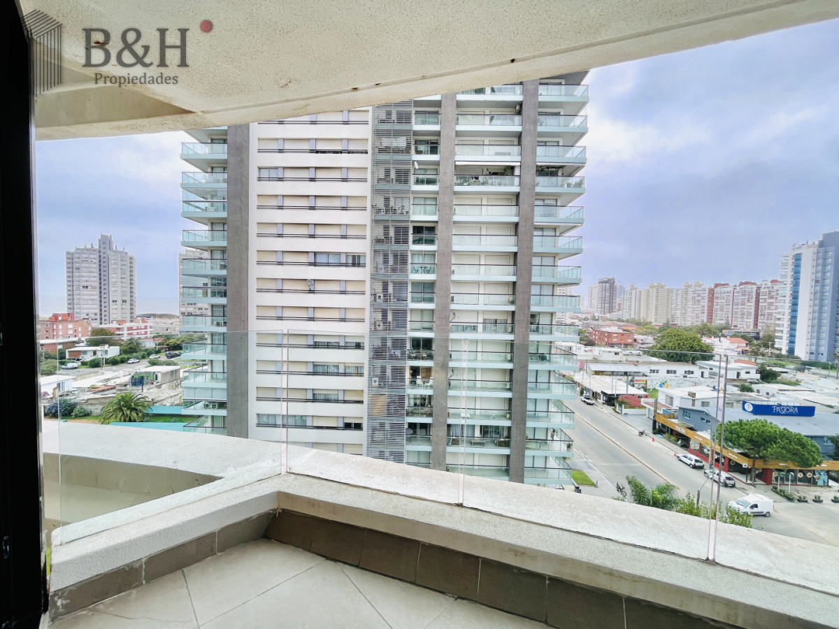 Apartamento ID.6993 - Alquiler Anual, Apartamento Moderno de 1 Dormitorio en Torre con servicios, Punta del Este 