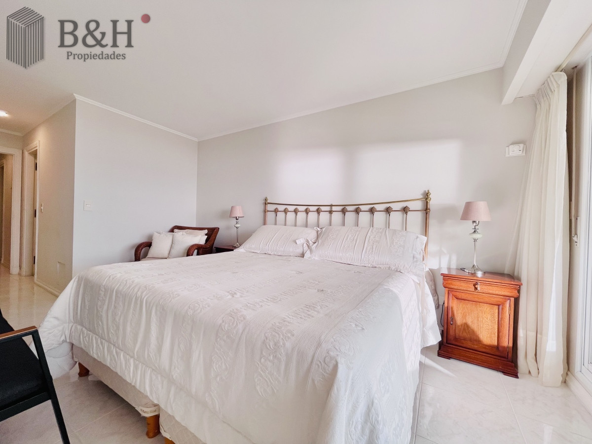 Apartamento ID.2030 - Apartamento de 3 Dormitorios sobre Playa Mansa, en Venta y Alquiler