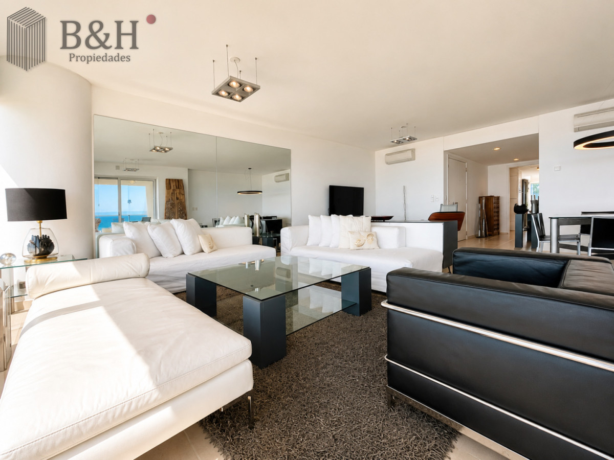 Apartamento ID.1233 - Venta y alquiler de departamento esquinero de tres dormitorios mas dependencia de servicio, Torre LE PARC, playa Brava. Punta del Este