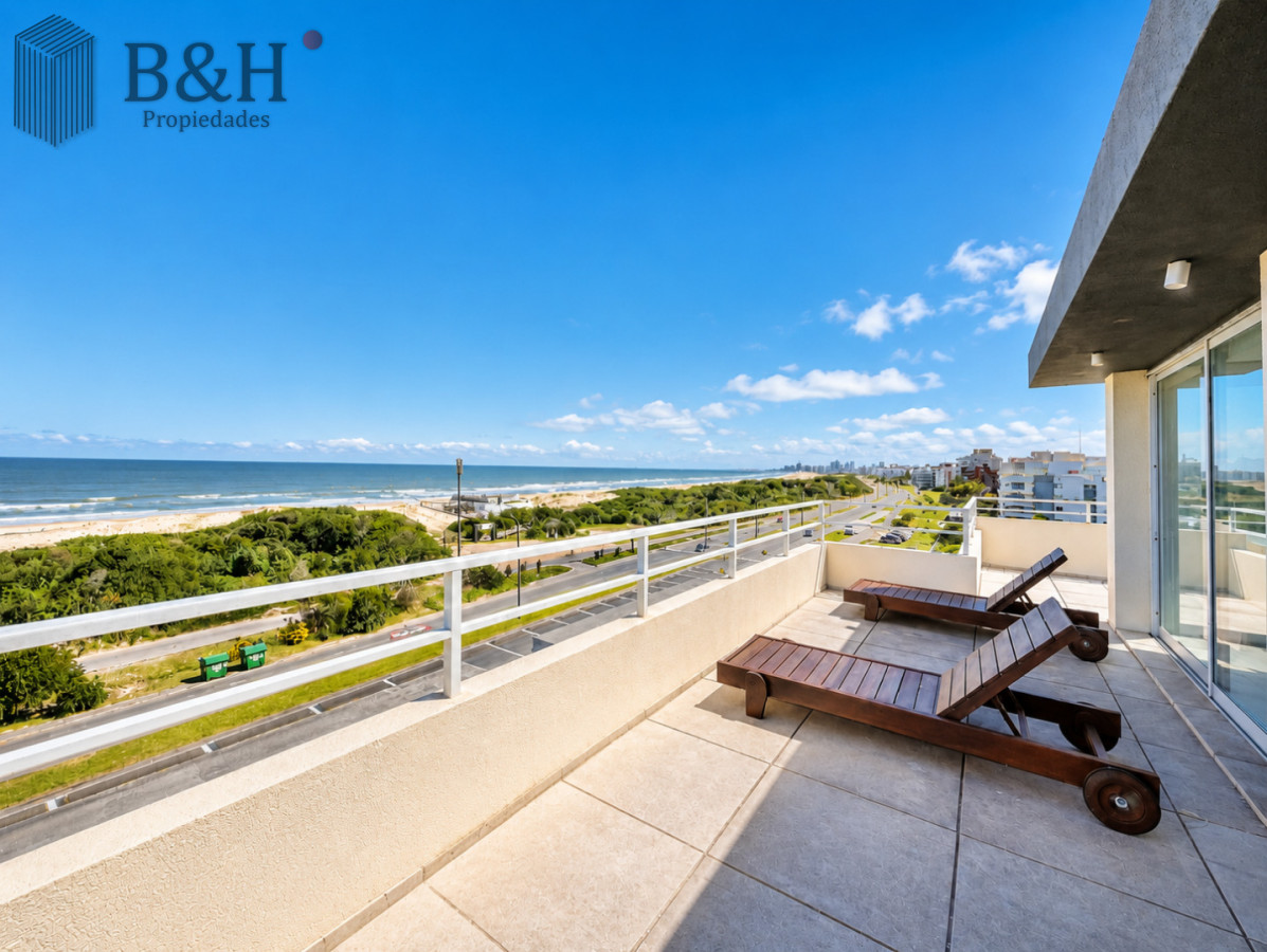 Apartamento ID.7890 - Penthouse de 3 Dormitorios con Barbacoa en Primera Línea del Mar, Playa Brava Punta del Este