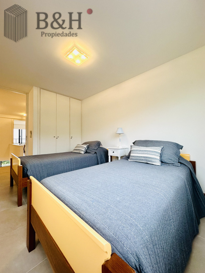 Apartamento ID.6472 - Excelente y amplio departamento duplex en venta de 3 dormitorios mas dependencia con parrillero, Punta Ballena