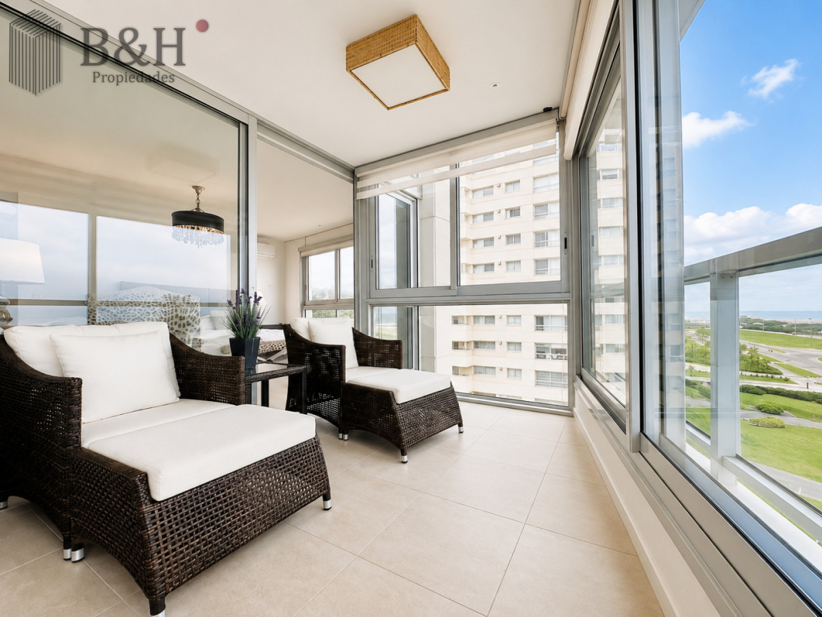 Apartamento ID.2690 - Oportunidad en Venta y Alquiler temporal de maravilloso departamento esquinero en Torre Le Parc, Playa Brava, Punta del Este