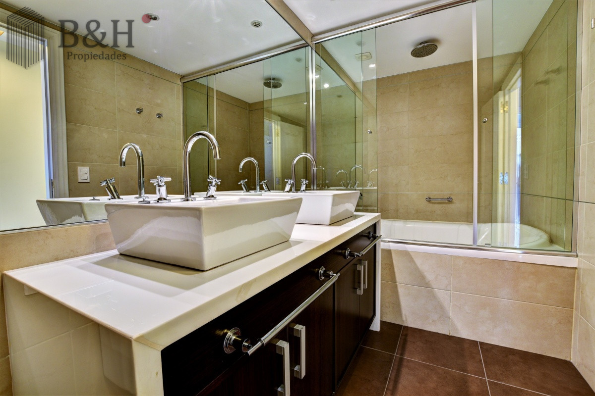 Apartamento ID.5238 - Apartamento de 3 Dormitorios en Imperiale, Frente al Mar  - Oportunidad en Venta