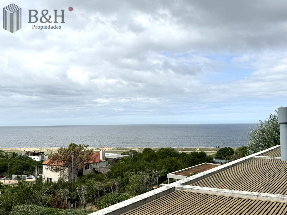 Apartamento ID.7065 - Venta de hermoso departamento de 2 dormitorios más parrillero en Punta Ballena 