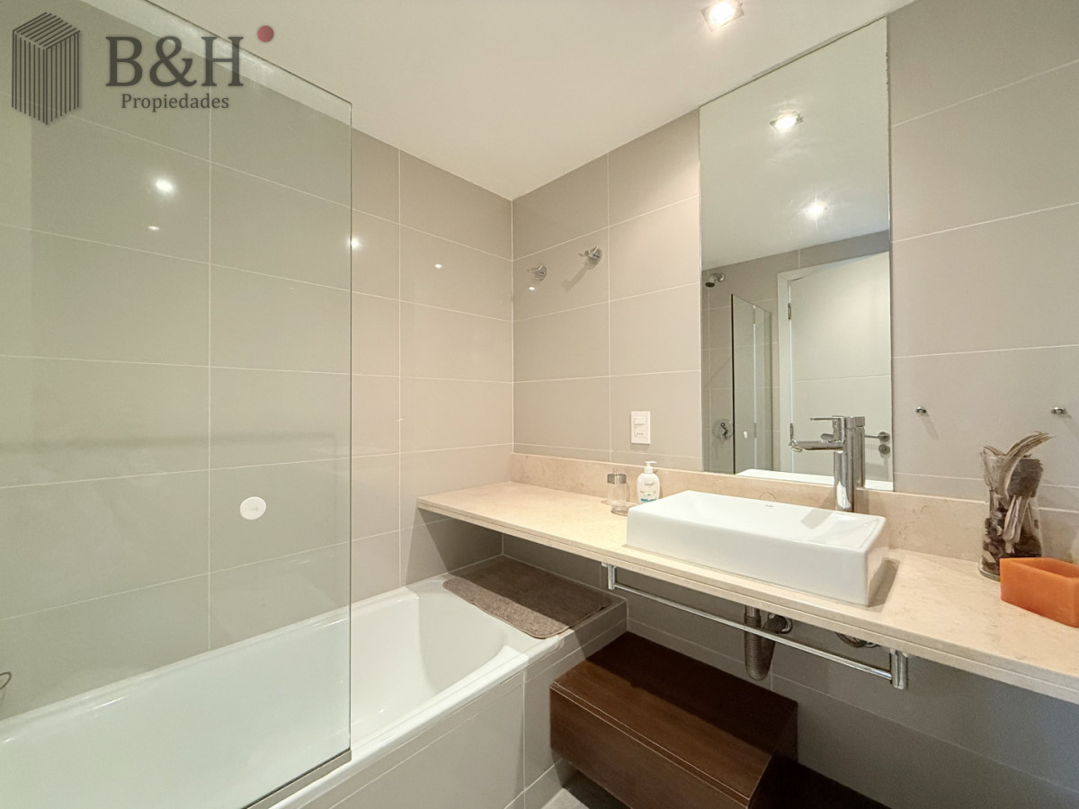 Apartamento ID.6866 - Alquiler Anual Moderno Apartamento de 2 Dormitorios, Roosevelt cerca de Playa Brava