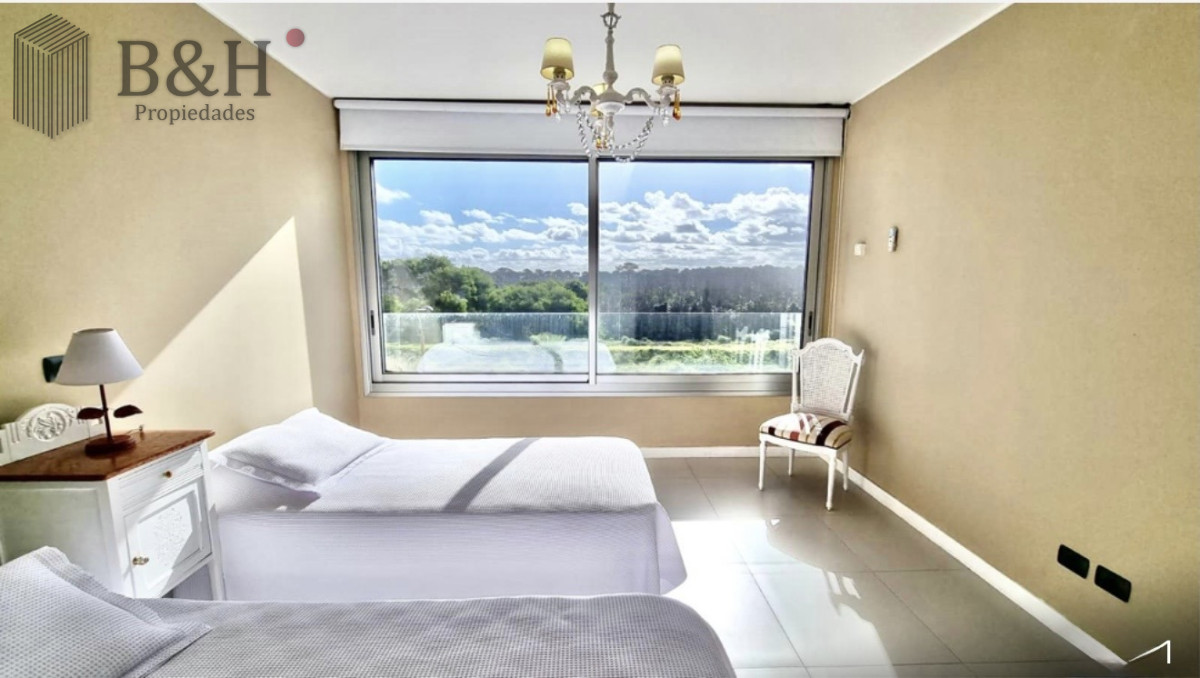 Apartamento ID.7889 - Venta y alquiler temporario de exclusivo departamento de cuatro dormitorios mas dependencia con piscina propia y parrillero, Tiburón Terraza, Brava