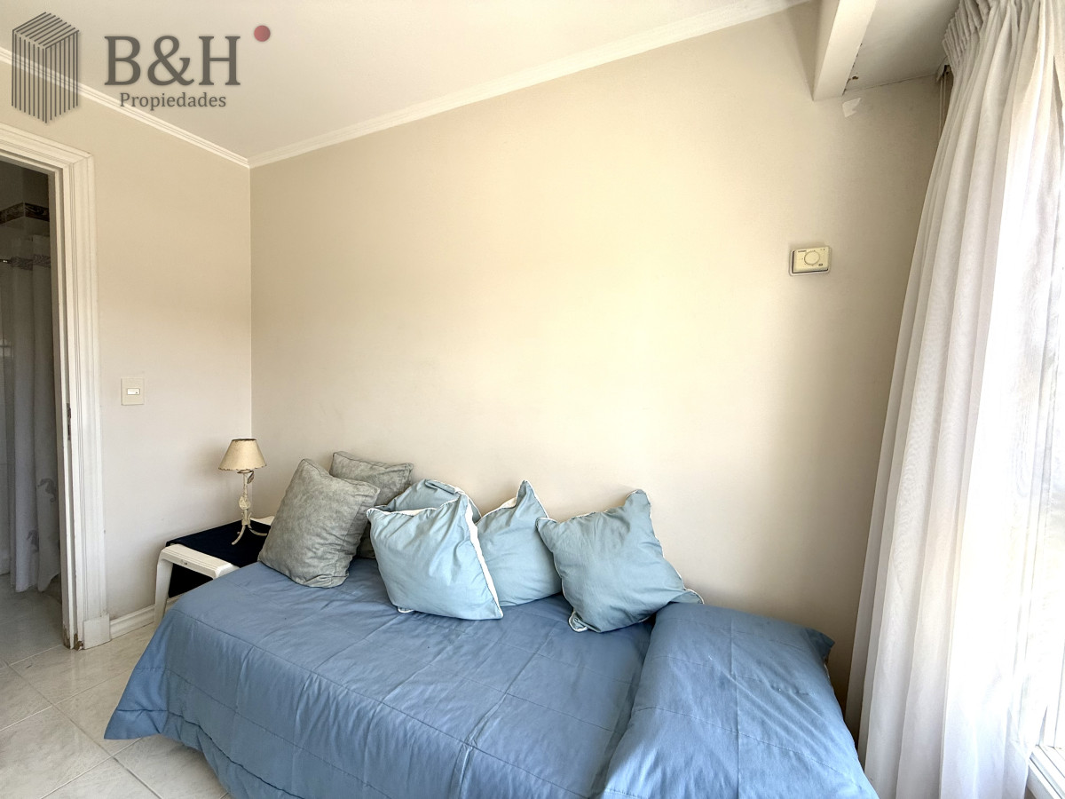 Apartamento ID.6171 - Alquiler temporario de apartamento esquinero de tres dormitorios más dependencia de servicio sobre Playa Mansa, Punta del Este