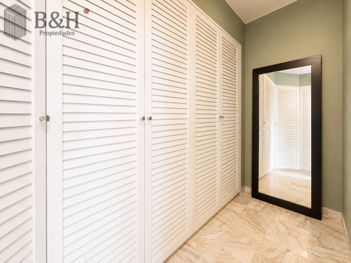 Apartamento ID.319 - Venta y alquiler anual de amplio apartamento de tres dormitorios completamente reciclado sobre Roosevelt, Punta del Este