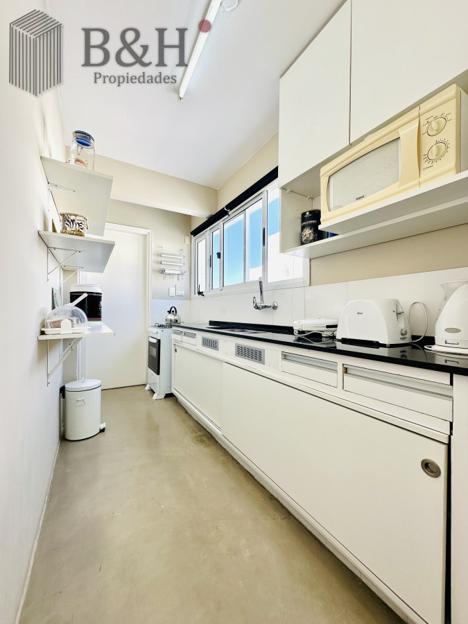 Apartamento ID.4141 - Alquiler y venta de apartamento con vista al Mar en Península de 3 dormitorios mas dependencia