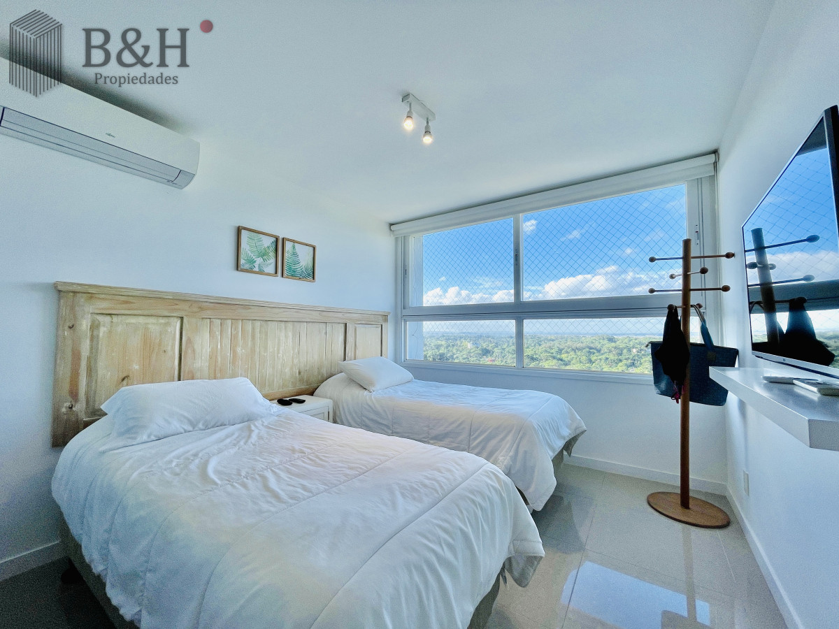 Apartamento ID.4465 -  Exclusivo Penthouse de 3 Dormitorios con Vistas panorámicas a Playa Brava, en Venta