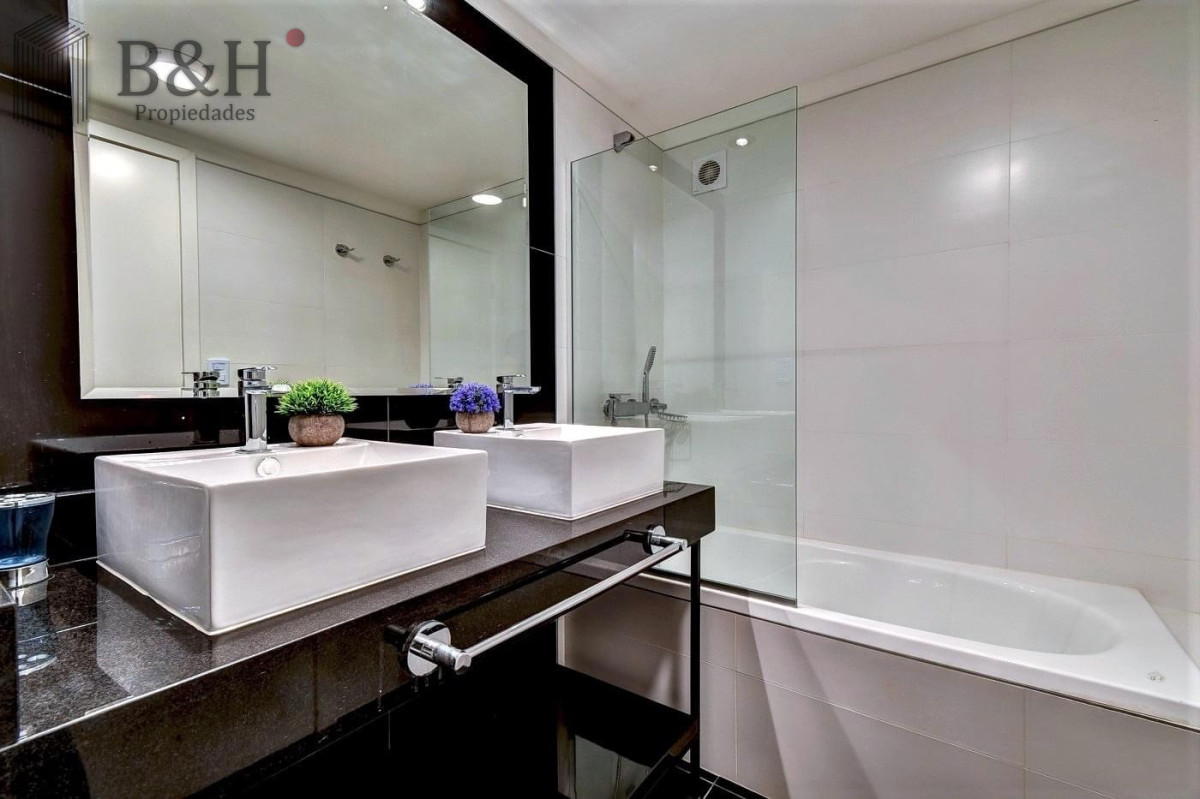 Apartamento ID.1241 - Alquiler temporario de apartamento de dos dormitorios con dos baños a pasos de la Playa y centro comercial, Punta del Este