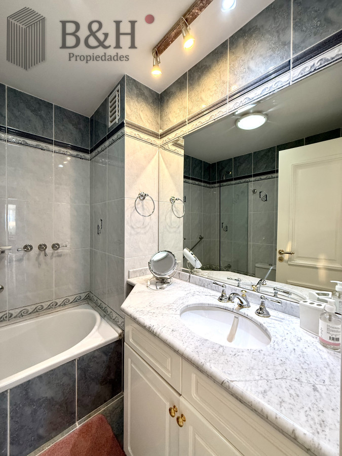 Apartamento ID.6171 - Alquiler temporario de apartamento esquinero de tres dormitorios más dependencia de servicio sobre Playa Mansa, Punta del Este
