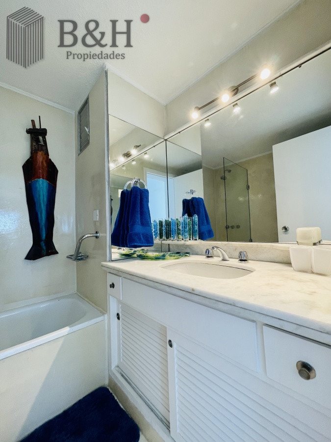 Apartamento ID.1426 - Alquiler temporario de maravilloso departamento piso alto de tres dormitorios, Peninsula, Punta del Este
