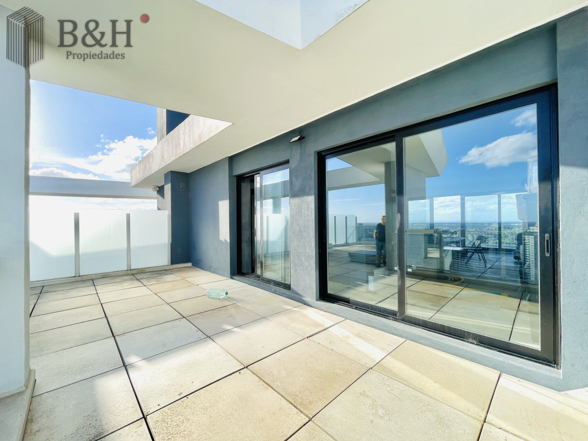 Apartamento ID.4465 -  Exclusivo Penthouse de 3 Dormitorios con Vistas panorámicas a Playa Brava, en Venta