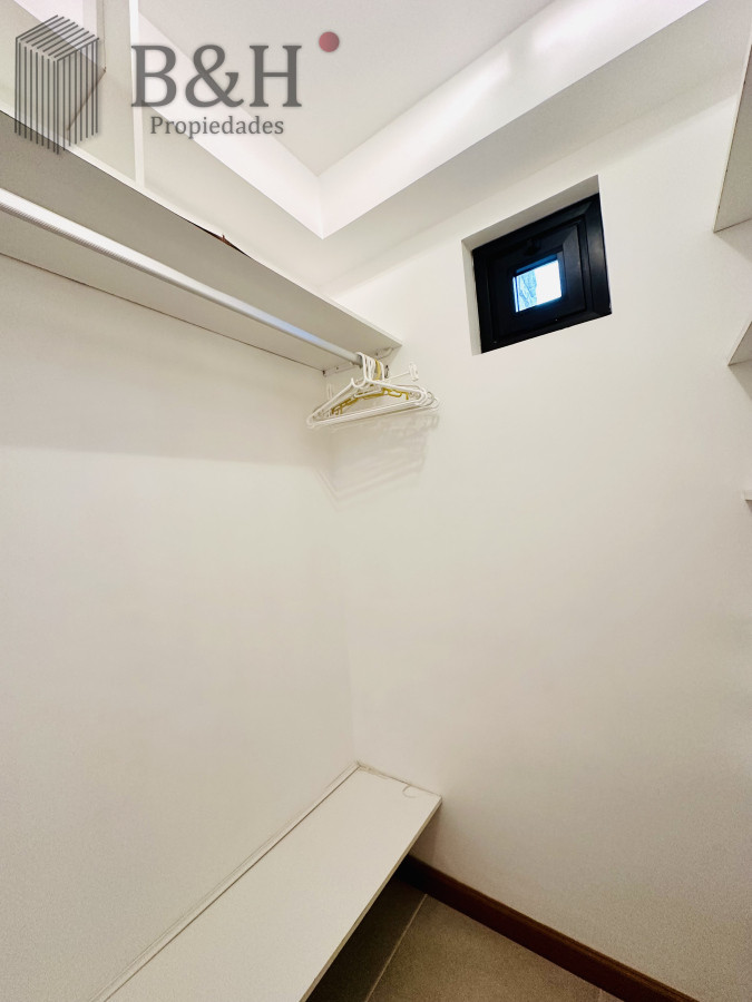 Apartamento ID.6472 - Excelente y amplio departamento duplex en venta de 3 dormitorios mas dependencia con parrillero, Punta Ballena