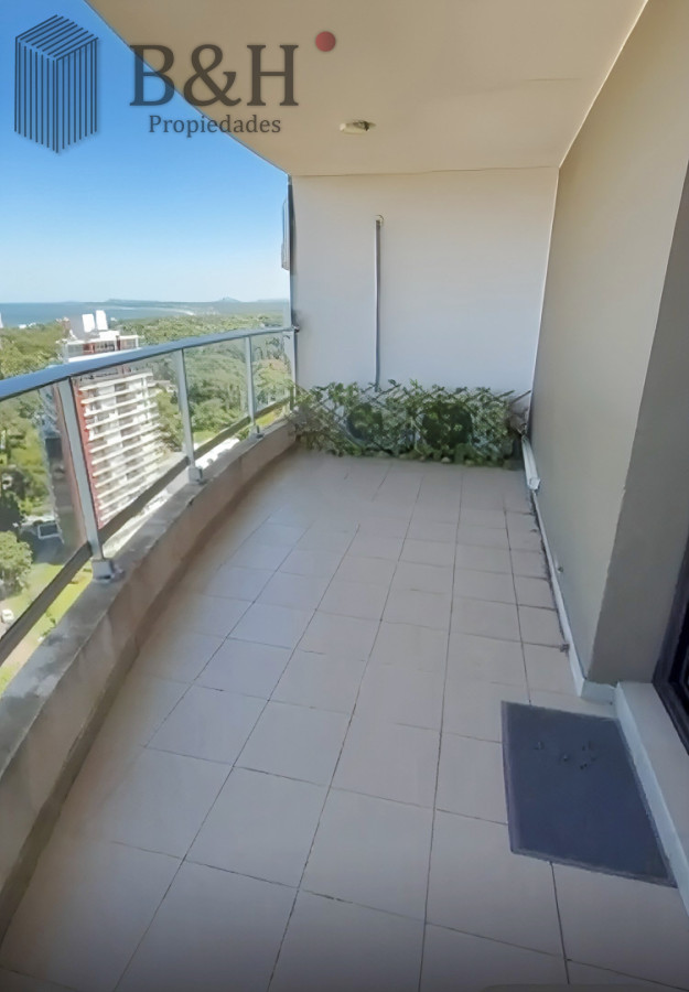 Apartamento ID.6935 - Apartamento moderno de 2 Dormitorios en Alquiler Anual sobre Roosevelt Punta del Este
