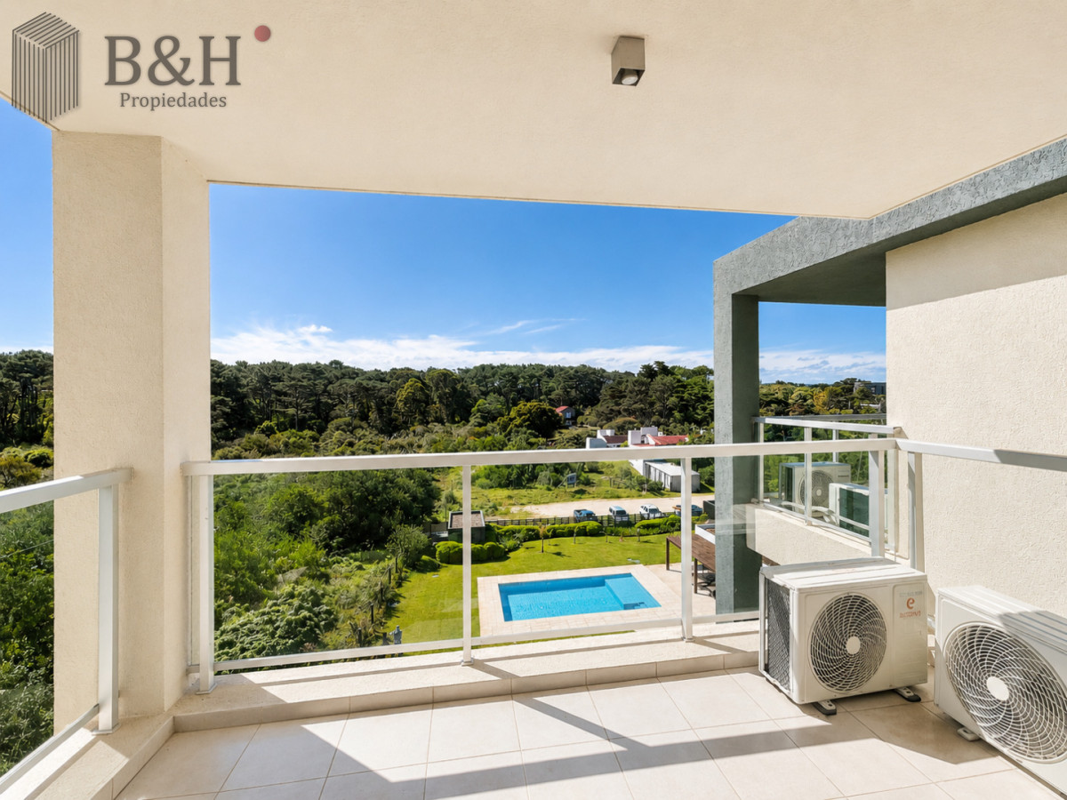Apartamento ID.7890 - Penthouse de 3 Dormitorios con Barbacoa en Primera Línea del Mar, Playa Brava Punta del Este