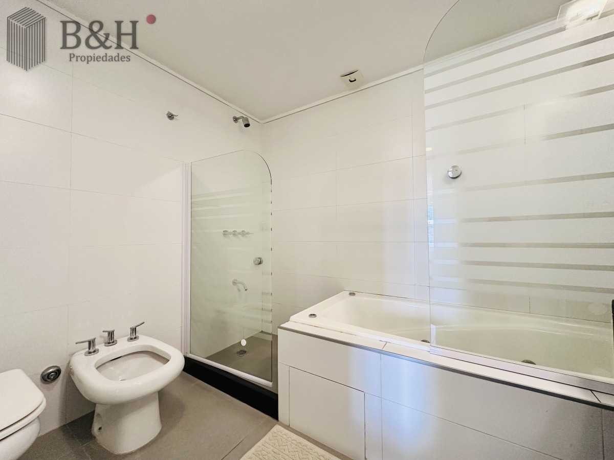 Apartamento ID.3421 - Alquiler temporario de Apartamento de 2 Dormitorios en edificio Silente Playa Brava