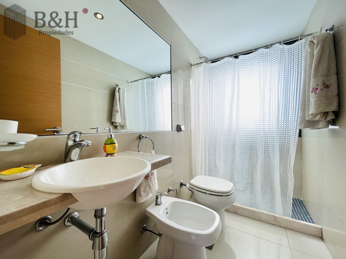 Apartamento ID.414 - Apartamento de 2 Dormitorios y Parrillero Frente a Playa Brava, Punta del Este
