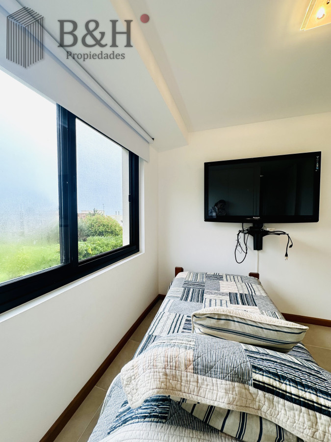Apartamento ID.6472 - Excelente y amplio departamento duplex en venta de 3 dormitorios mas dependencia con parrillero, Punta Ballena