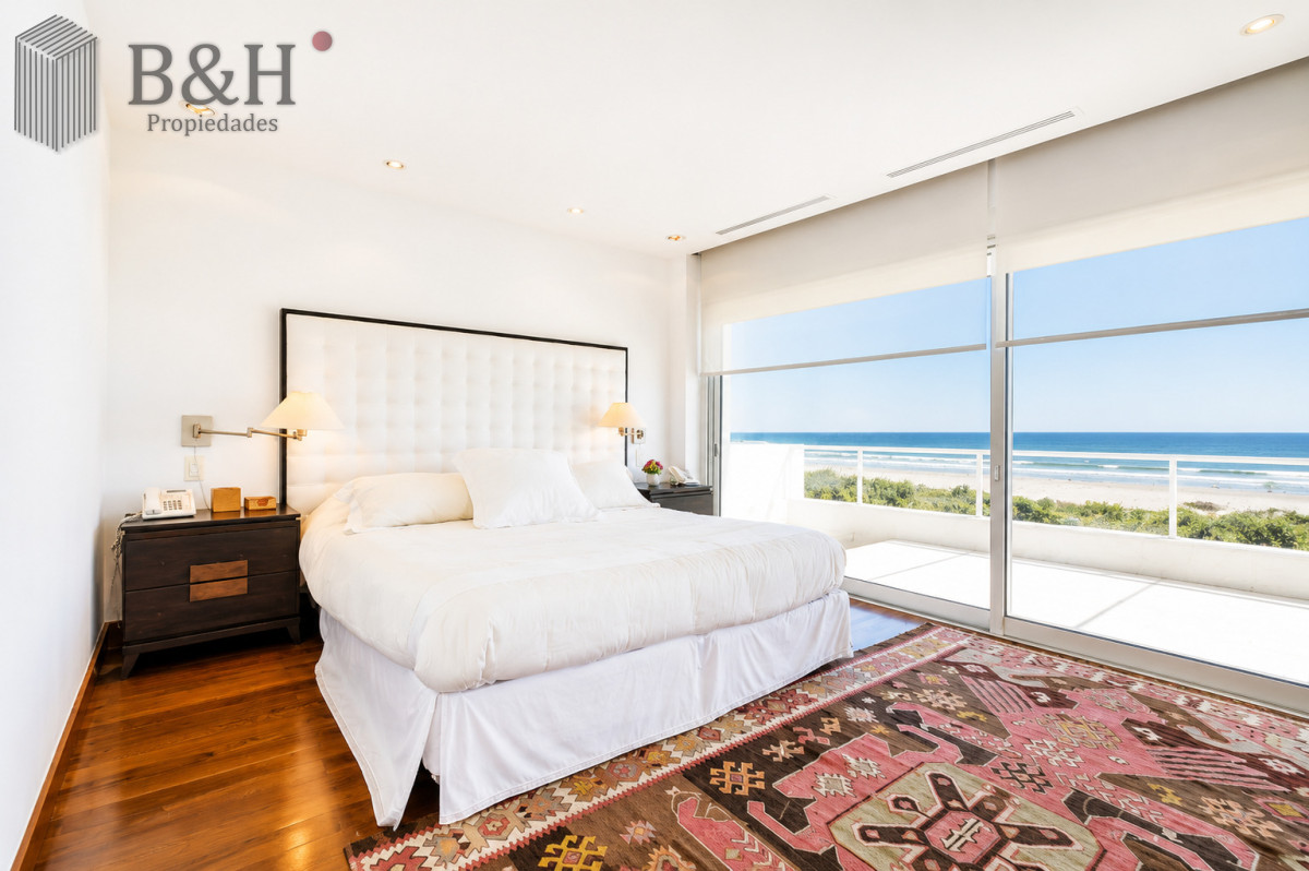 Apartamento ID.7942 - Exclusivo Penthouse de 6 Dormitorios y Barbacoa en Venta Frente al Mar, Rincón del Indio Punta del Este
