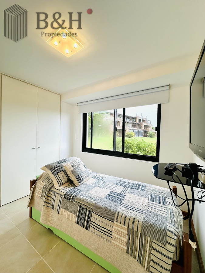 Apartamento ID.6472 - Excelente y amplio departamento duplex en venta de 3 dormitorios mas dependencia con parrillero, Punta Ballena
